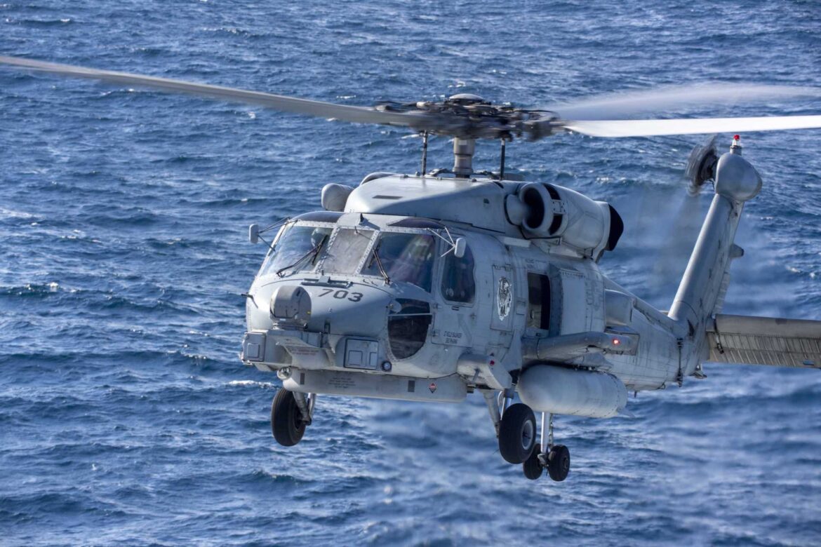 闪光信息：美国海军MH-60R海鹰直升机首次击落飞行中的空中无人机