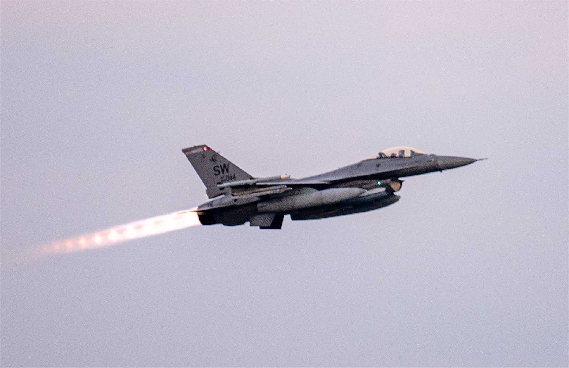 快讯：美国空军第 18 联队在日本嘉手纳空军基地进行紧急快速反应演习