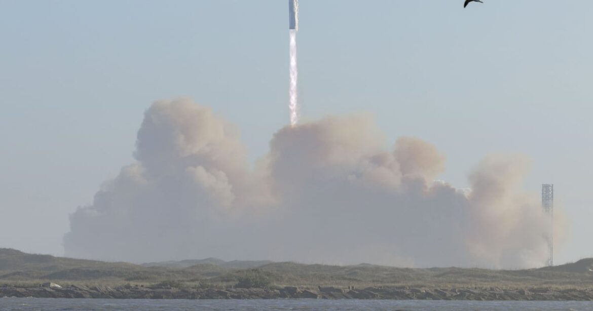 SpaceX 失去了搭载假卫星的 Starship 火箭