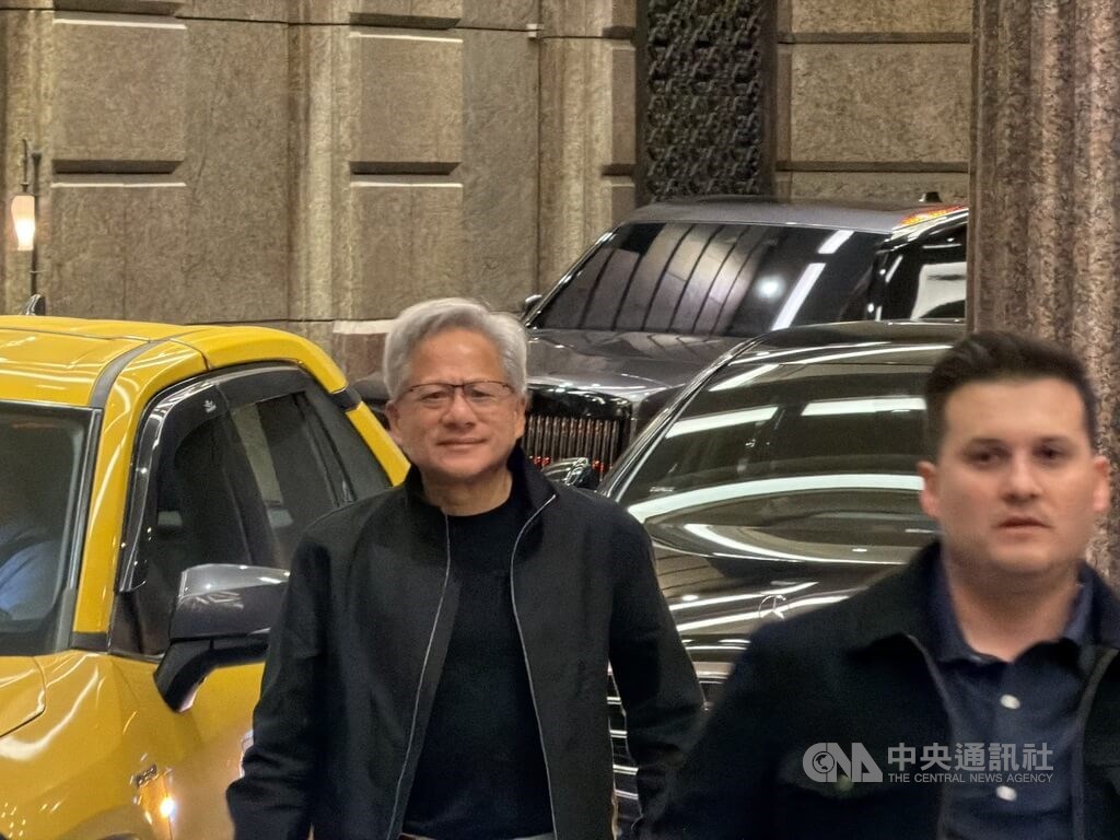 黄仁勋：英伟达在全球AI竞赛中处于独特地位
