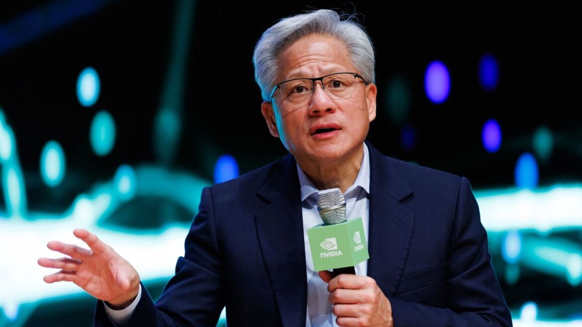 黄仁勋：AI进入良性循环，驱动行业快速增长