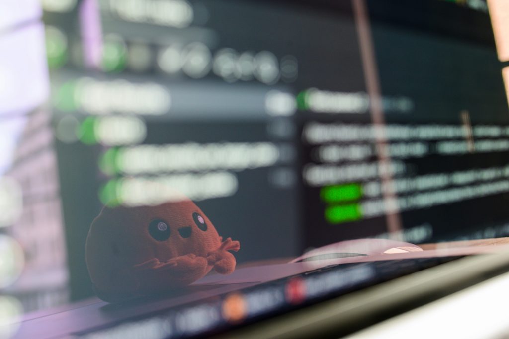 Python助力现代企业AI需求，应对安全与性能挑战