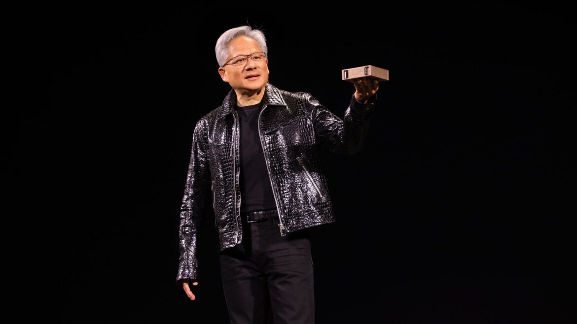 黄仁勋敦促员工全面采用AI，称不使用者将被淘汰