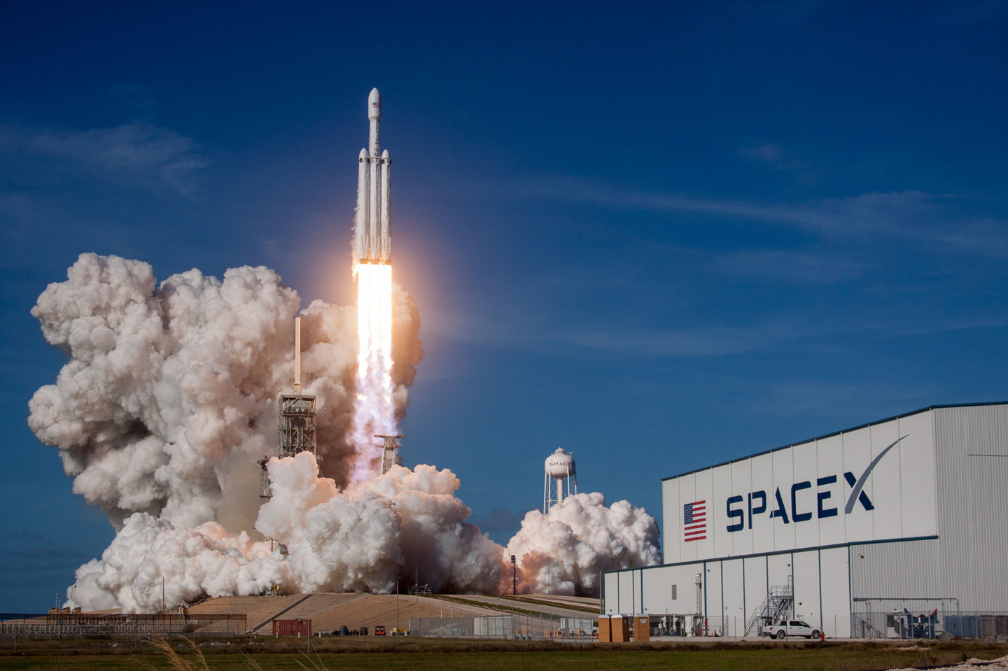 SpaceX 2500亿美元收购xAI，布局太空AI