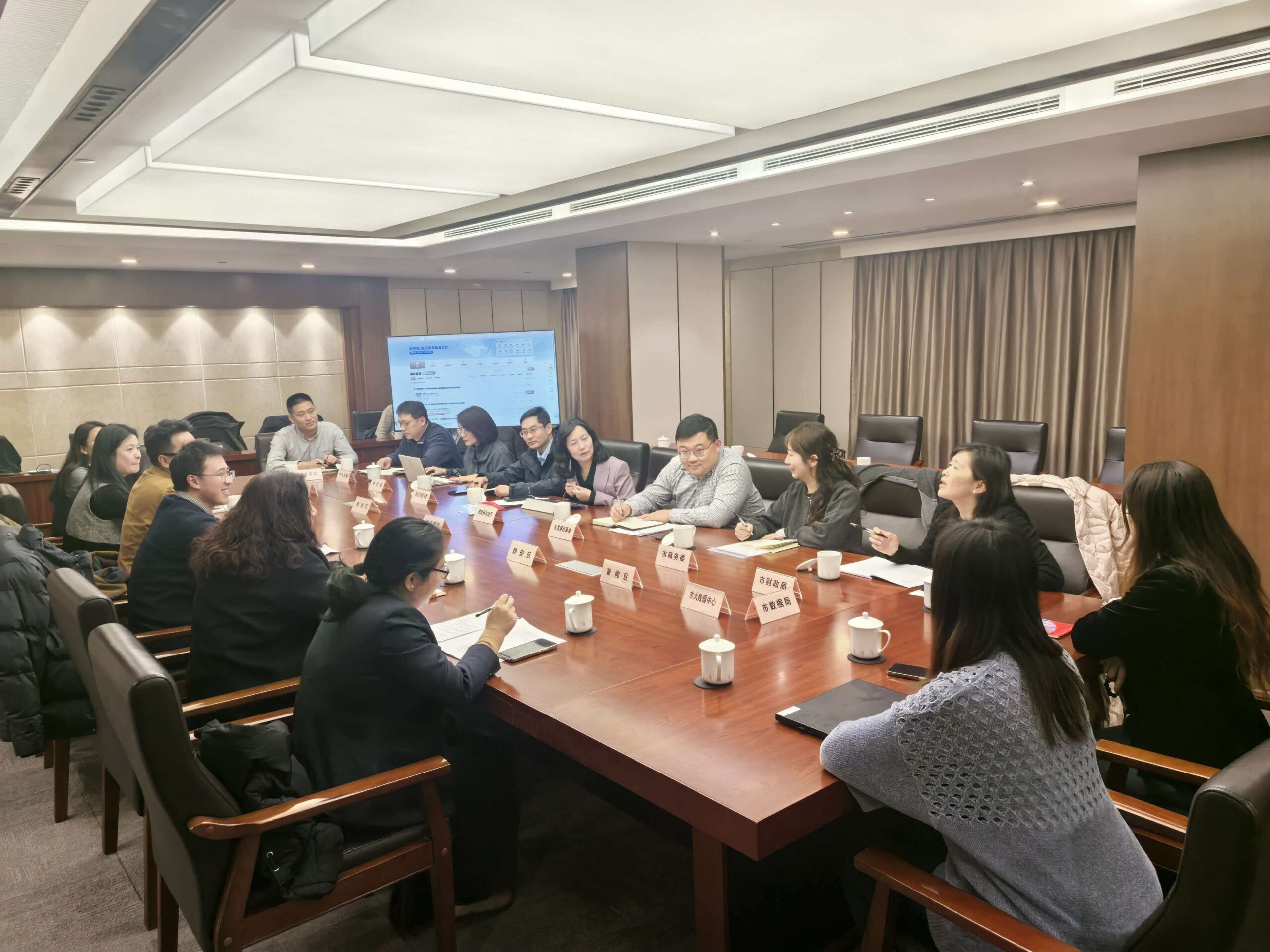 上海“超级团队”一年推动709个项目免申即享