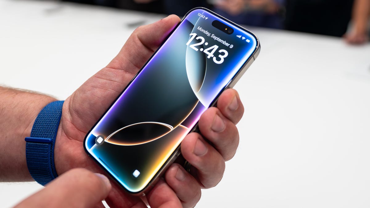 如何在 iOS 18 上打开 Siri 的新发光效果 – 以及您应该调整的其他设置