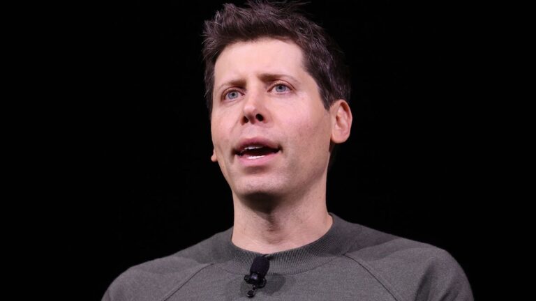 OpenAI 老板 Sam Altman 说，在短短十年内，“地球上的每个人都将能够完成比当今最具影响力的人所能完成的更多事情”