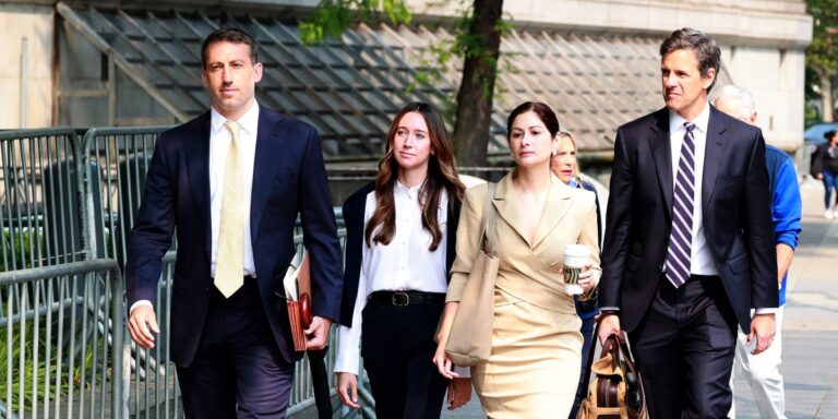 律师询问查理·贾维斯 （Charlie Javice） 陪审员是否认识杰米·戴蒙 （Jamie Dimon） 或经营一家初创公司