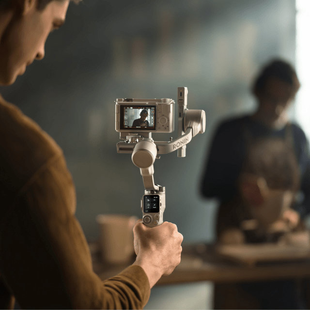 DJI 推出 RS 4 Mini：为内容创作者打造的紧凑型稳定器
