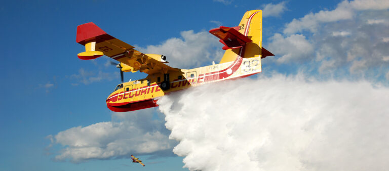 坠毁 CL-415 水炸机的无人机飞行员认罪