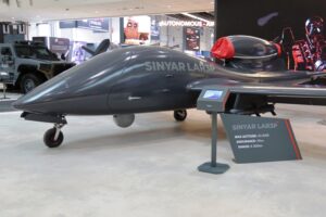 IDEX 2025 – EDGE 和 Flaris 推出 Sinyar LAR3P ISR 和战斗无人机