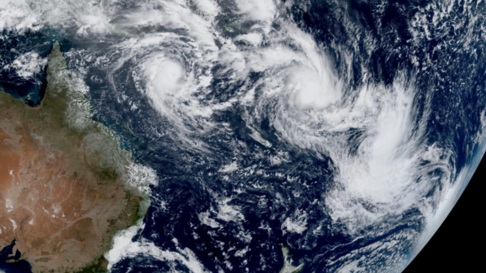 三个热带气旋正在南太平洋盘旋