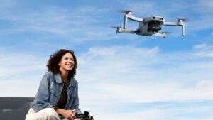 Potensic ATOM 2 4K 无人机重量轻、AI 智能，飞行时间比 DJI Neo 更长