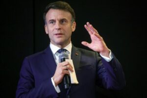 马克龙称人工智能不应该是“狂野西部”