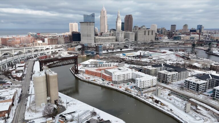 克利夫兰如何使用其河滨房产（无人机镜头）