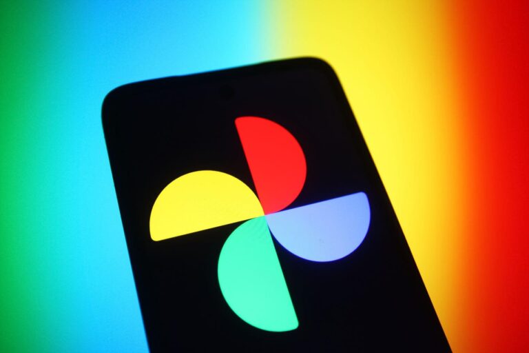 Google Photos 在检测 AI 生成的图像方面做得更好。
