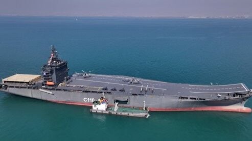 伊斯兰革命卫队海军委托建造固定翼无人机航母