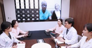 峨山医疗中心利用 AI 简化国际患者服务