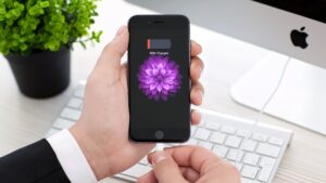 在安全漏洞让黑客控制设备后，Apple 警告数百万人现在更新他们的 iPhone
