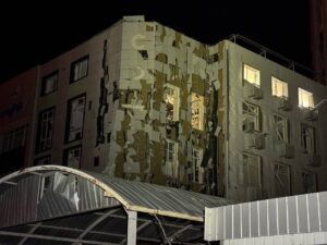 过去一天，俄罗斯在乌克兰各地发动袭击，造成 1 人死亡，14 人受伤