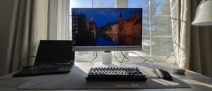 我将我的日常显示器换成 BenQ GW2486TC 护眼显示器一个月，这是我的判断