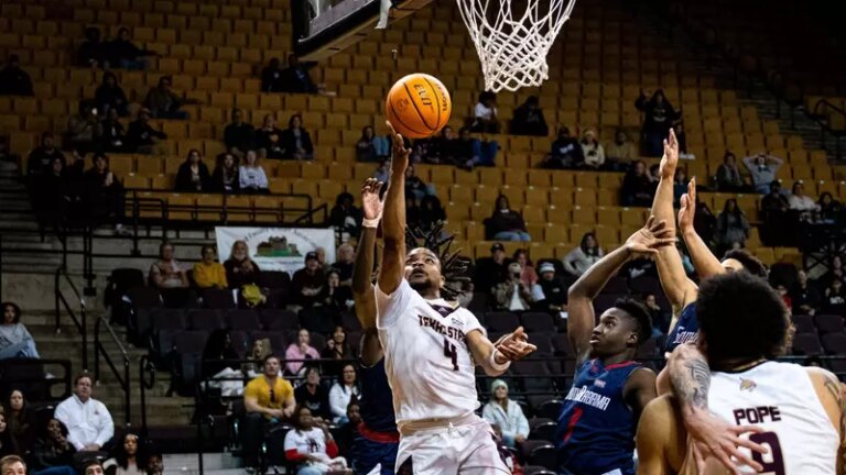 山猫队，无人机在加时赛中震惊美洲虎