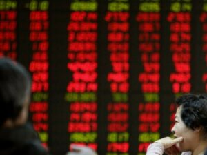 中国股市下跌，香港股市上涨，投资者在人工智能热潮中追逐离岸估值