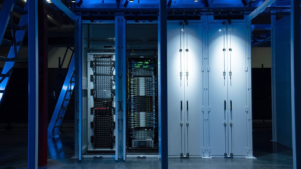 Google Cloud 推出首款由 Blackwell AI GPU 提供支持的实例 — 72 路 GB200，配备 72 个 B200 GPU 和 36 个 Grace CPU