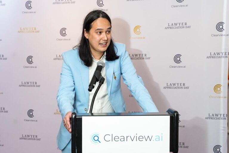 Clearview AI 首席执行官辞职，面部识别公司专注于特朗普的“机会”