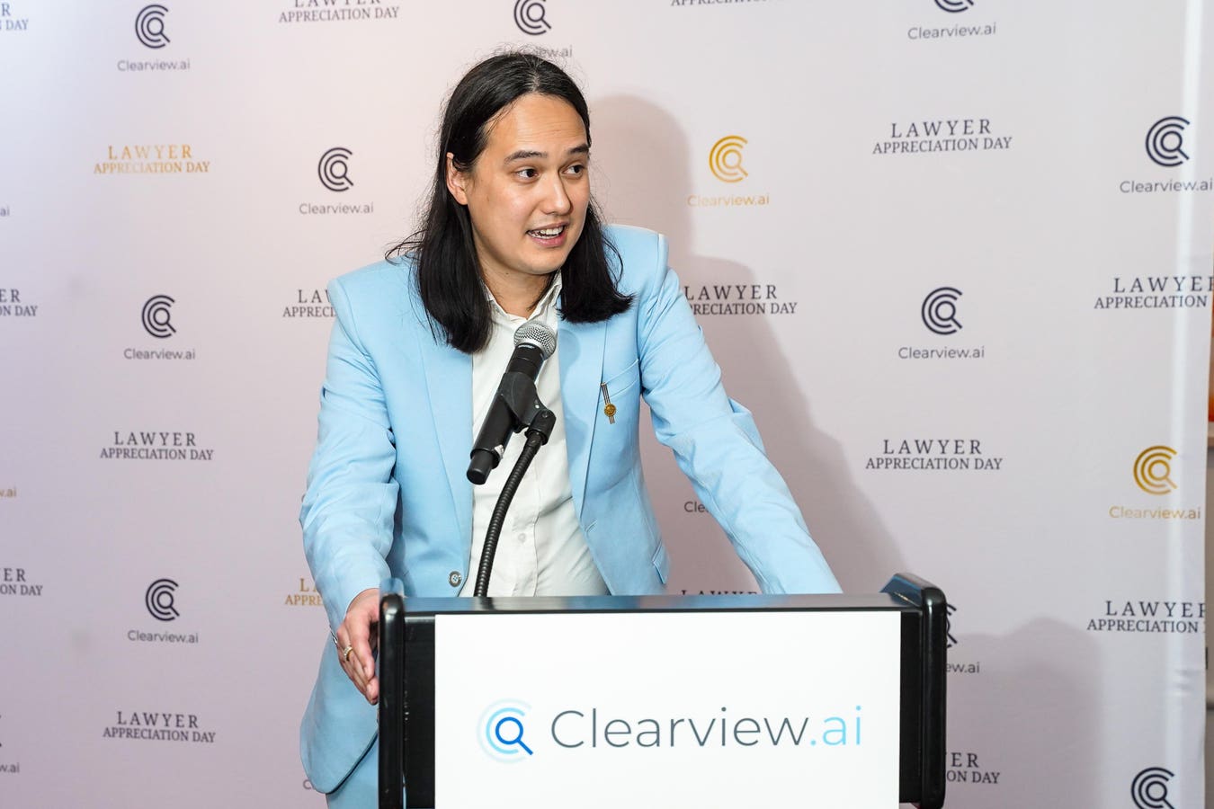 Clearview AI 首席执行官辞职，面部识别公司专注于特朗普的“机会”
