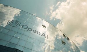 OpenAI 计划大规模扩张，同时亏损数十亿美元。它会存活下来吗？