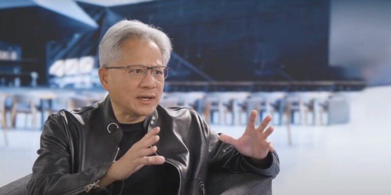 英伟达首席执行官黄仁勋直接谈到了 DeepSeek 股票的抛售，称投资者搞错了