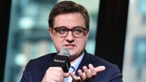 Chris Hayes 表示，AI 发现病毒式攻击“从来没有”高管会发现，算法正在“大规模学习”