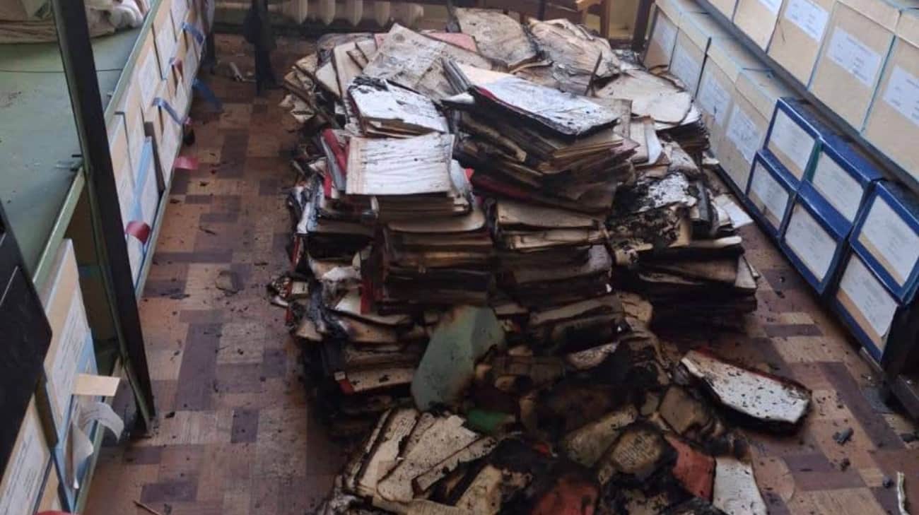 俄罗斯无人机袭击了第聂伯罗彼得罗夫斯克州的档案馆，损坏了数千份文件 – 照片