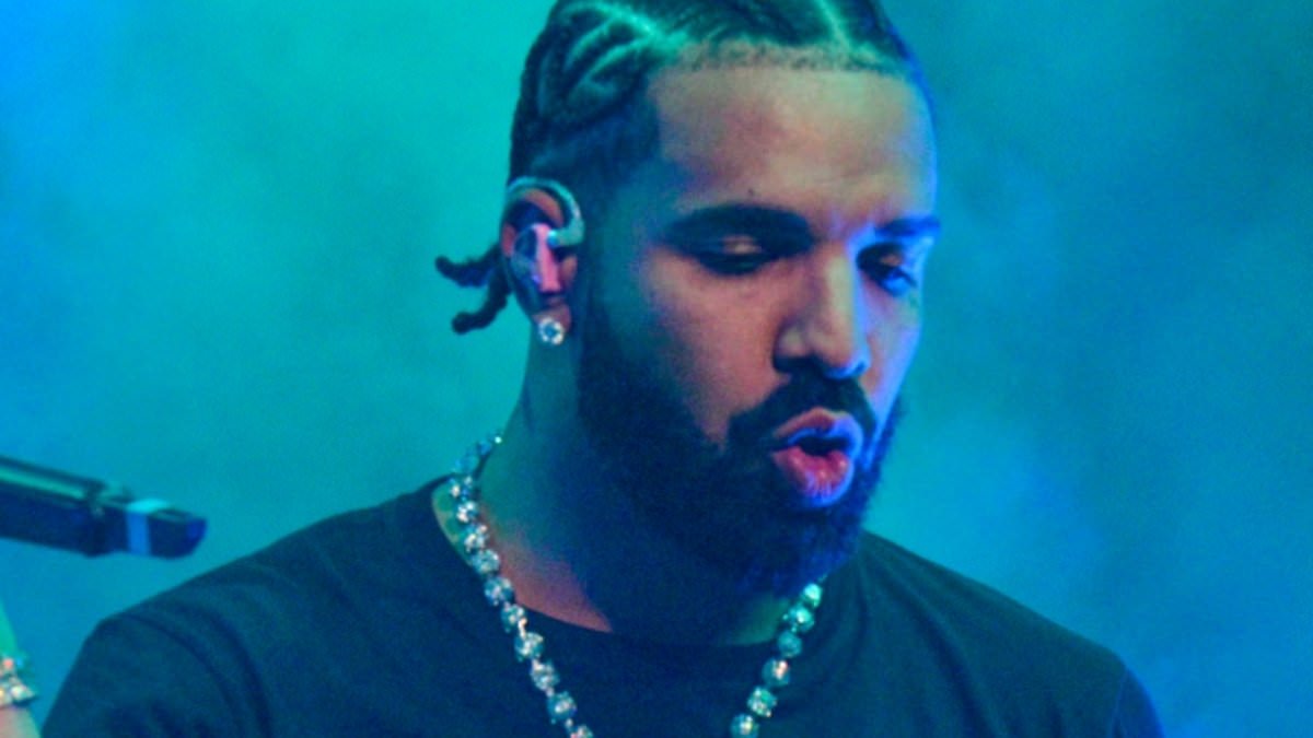 在悉尼拍摄的 Drake “无人机袭击”视频引起了澳大利亚民航安全局的注意