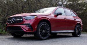 2025 梅赛德斯-奔驰 GLC 350e 评测：运动感和坚实的电动续航里程