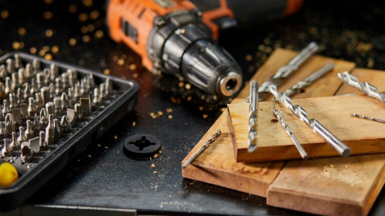 您可以在 Harbor Freight 获得的 5 套顶级钻头