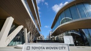 现金充裕的日本汽车制造商丰田建造一座城市来测试未来出行方式