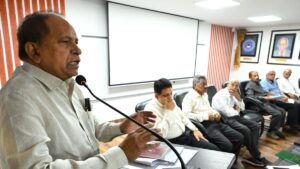 专家在会上表示，联邦预算对财政整顿、培养女企业家和建立人工智能研究中心持积极态度