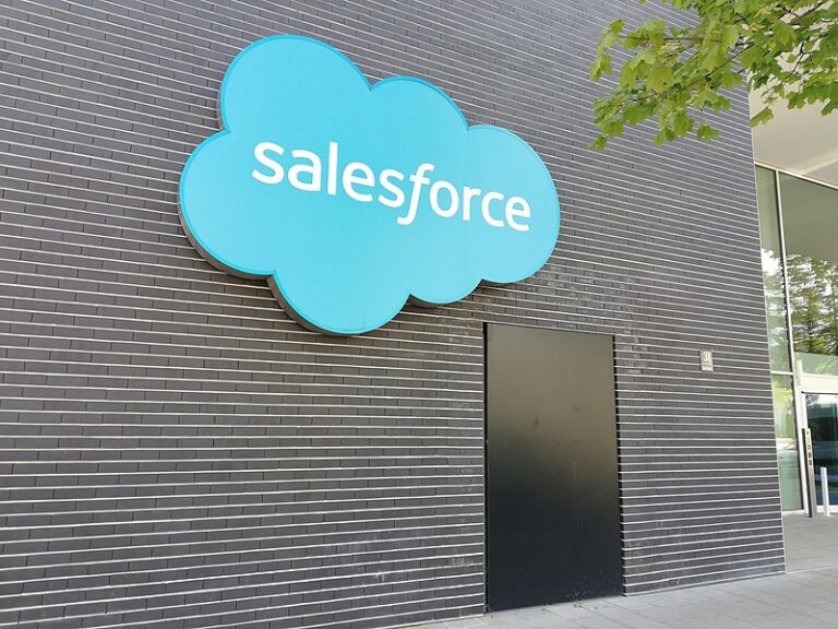 Salesforce 实现强劲的 AI 增长，但对 2026 财年的预测令人失望