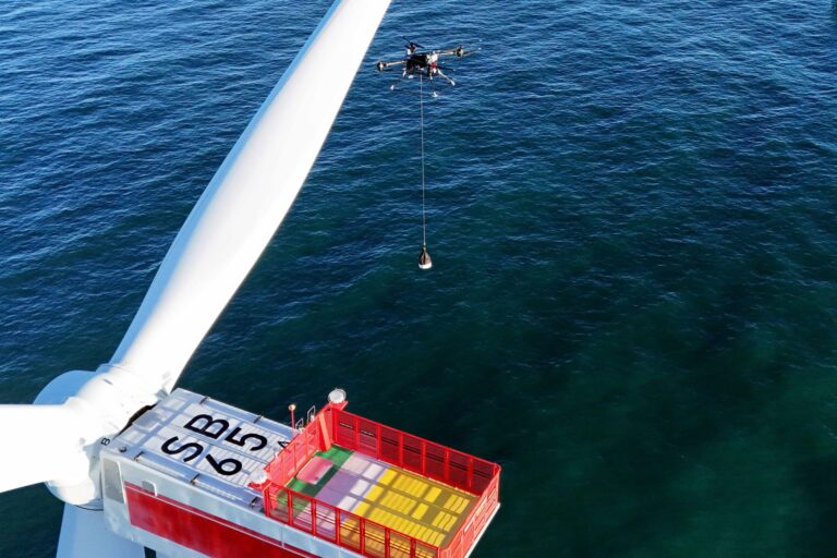 AI 驱动的货运无人机在 Vattenfall 的德国海上风电场进行测试