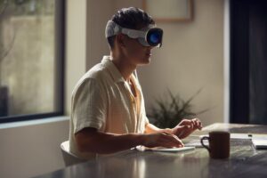 报告称，Apple 计划添加这些功能以销售更多 Vision Pro