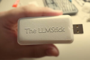 LLMStick – 基于 Raspberry Pi Zero W 和优化llama.cpp的 AI 和 LLM USB 设备