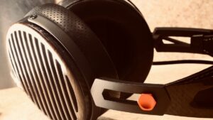 FiiO 的 FT7 旗舰耳机与价格更高的竞争对手展开战斗