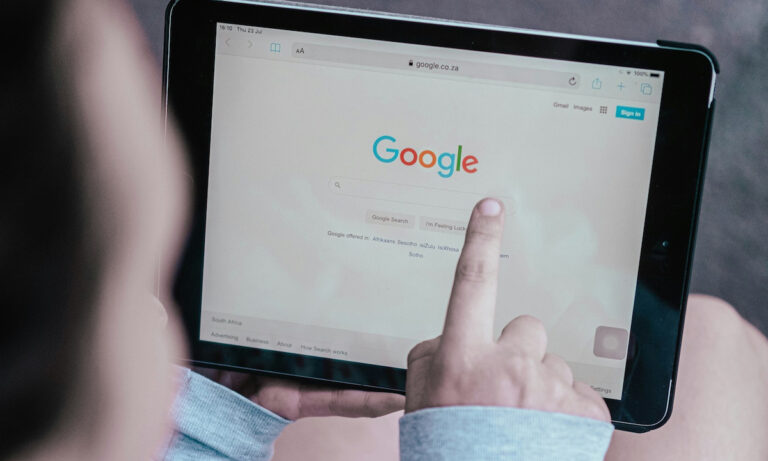 分析师：尽管 AI 聊天机器人的使用激增，但 Google 搜索流量“稳定”