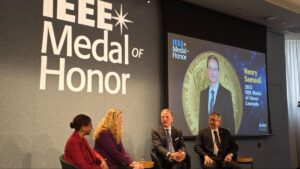 Broadcom 创始人 Henry Samueli 获得 IEEE 荣誉勋章