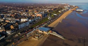 精彩的无人机镜头展示了 Cleethorpes 新的 RNLI 救生艇站的进展