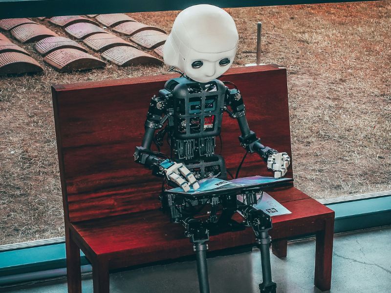 AI 最终会取代初级公关主管角色吗？