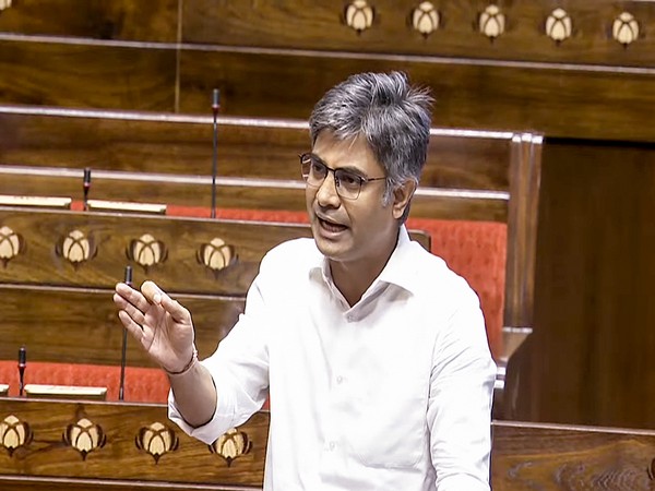 AAP的Sandeep Pathak在拉贾雅·萨巴零小时通知，以讨论旁遮普边境的敌对无人机活动