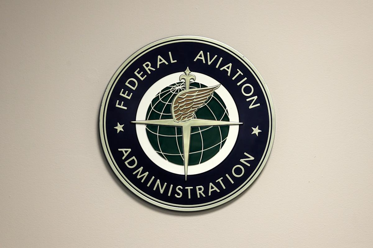 在马斯克领导的全面改革中，美国联邦航空局 （FAA） 开始与 SpaceX 开展业务
